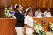 Con la imposición de cofias y listones, alumnos de enfermería inician su ciclo de prácticas