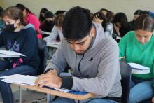 Aspirantes al CUSur presentan examen de admisión al calendario 2023 A