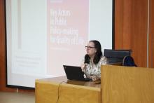 Investigadora argentina presenta libro sobre políticas públicas y calidad de vida en el CUSur