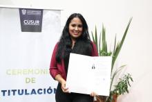 Egresados del CUSur reciben acta de titulación