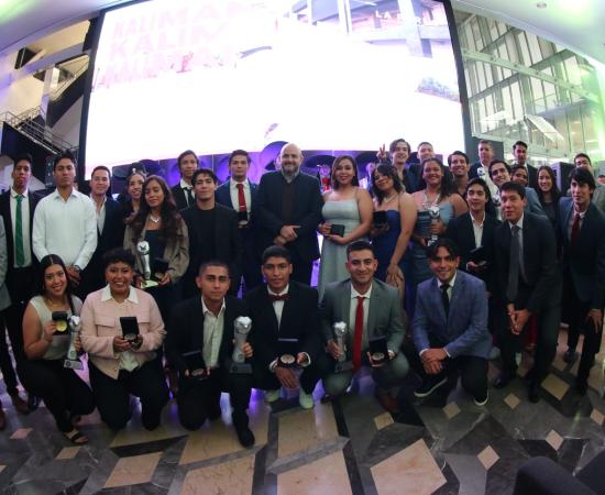 Reconocen a 39 deportistas de alto rendimiento de la UdeG