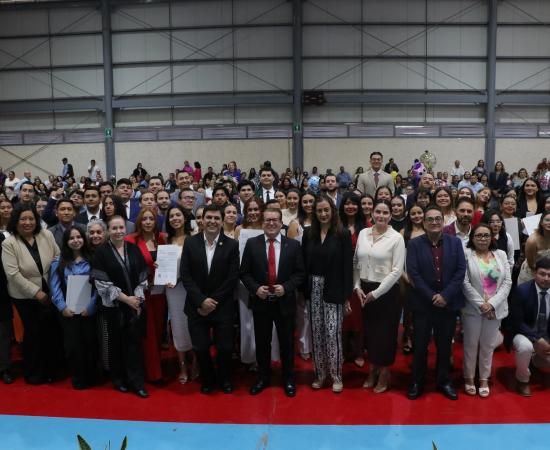 En el CUSur, 88 egresadas y egresados de nueve programas reciben su acta de titulación