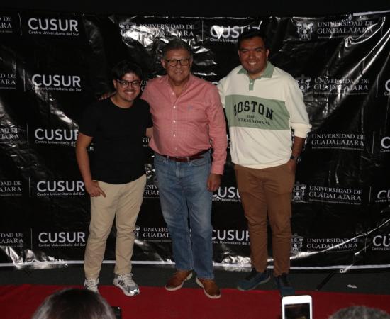 Estudiantes del CUSur presentan primera muestra documental "DOCUS AL CINE"