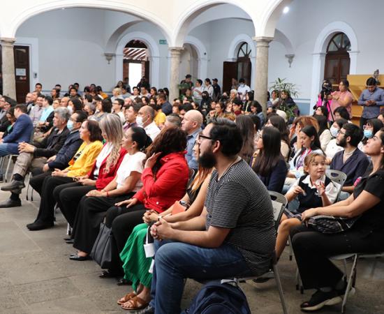 Alma Mancilla recibe el Premio Nacional de Cuento Juan José Arreola
