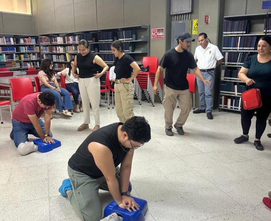 Servicios Académicos del CUSur recibe formación en atención de emergencias