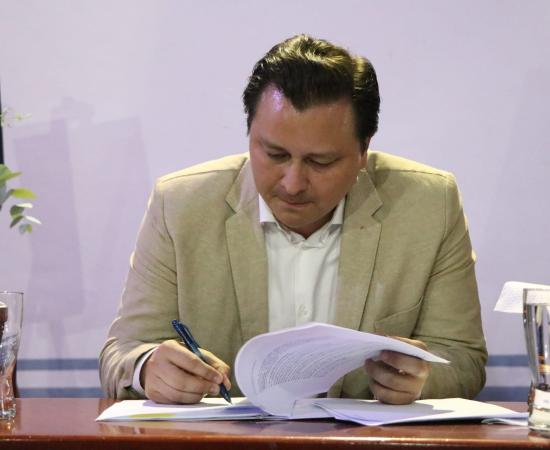 Pablo Salazar recibe el XXIII Premio Nacional de Cuento Juan José Arreola