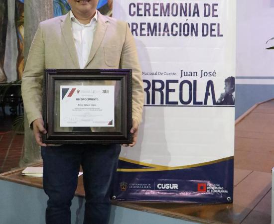 Pablo Salazar recibe el XXIII Premio Nacional de Cuento Juan José Arreola