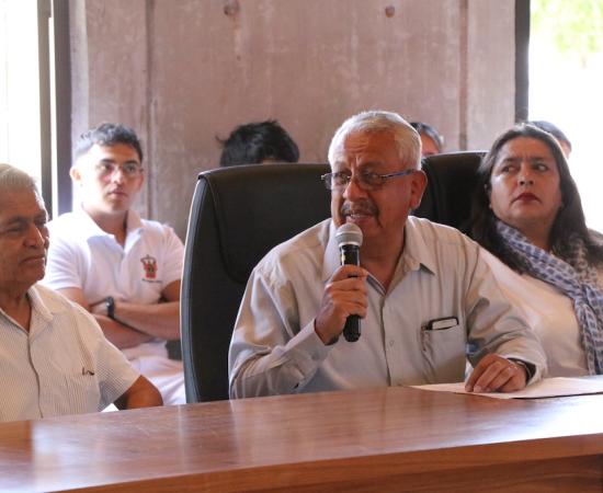 Entregan constancias del taller “Tomando el control de tu salud”