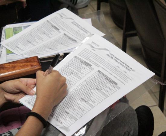Dan conferencia sobre manejo de depresión y ansiedad en mujeres