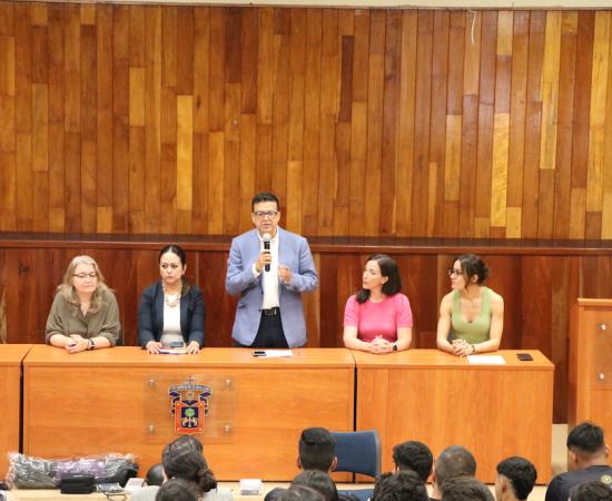 Investigadora imparte charla sobre ejercicio y enfermedad renal y transplante