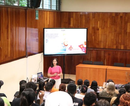 Investigadora imparte charla sobre ejercicio y enfermedad renal y transplante