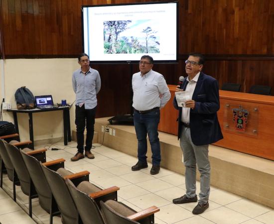Hablan sobre derecho ambiental en el CUSur