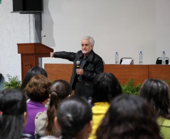 Maestro Emérito dicta conferencia sobre historia, identidad y autonomía de la UdeG en el CUSur
