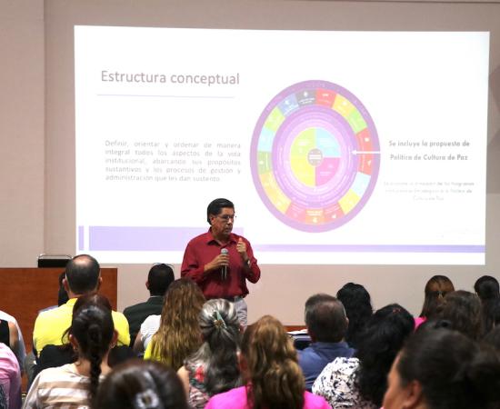 Rector del CUSur presenta Plan de Desarrollo del Centro a la comunidad universitaria