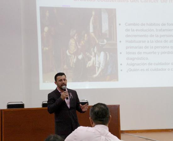 Los cuidadores de pacientes con cáncer de mama también deben recibir atención y apoyo psicológico