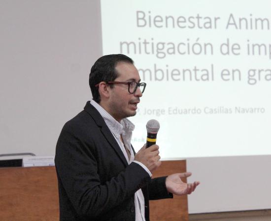 Hablan de biotecnología en la bienvenida académica de Veterinaria del CUSur