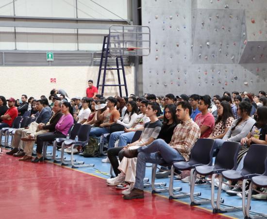 Se actualizan en ciencia durante la bienvenida de la División de Ciencias Exactas del CUSur