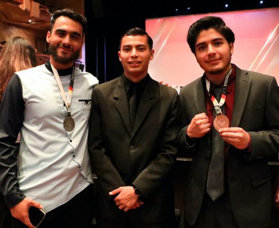 Atletas del CUSur reciben presea en la Segunda Gala del Deporte Universitario