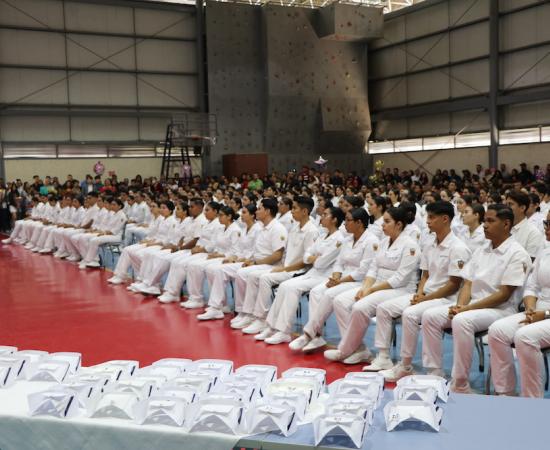 Realizan ceremonia de imposición de cofias y listones a estudiantes de enfermería del CUSur
