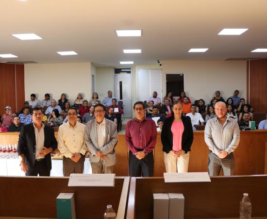 Egresan 27 personas del Diplomado en Agronegocios del CUSur