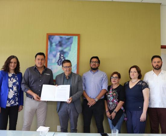 Entregan convenio de colaboración entre la UdeG y el SIMAR en el CUSur