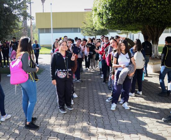 El CUSur recibe a más de mil estudiantes de nivel medio superior en la XXI feria “Una mirada al CUSur”