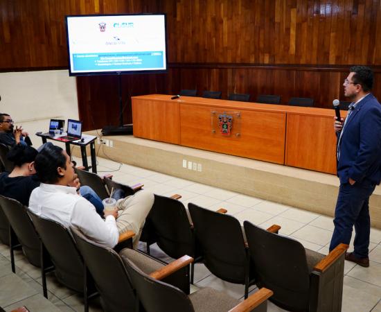Médicos especialistas imparten conferencias sobre generalidades del cáncer y su prevención