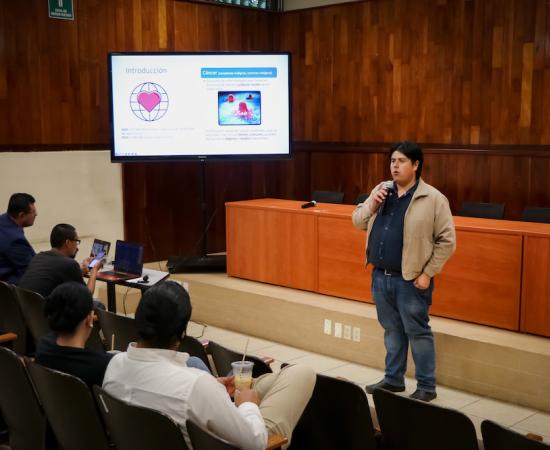 Médicos especialistas imparten conferencias sobre generalidades del cáncer y su prevención