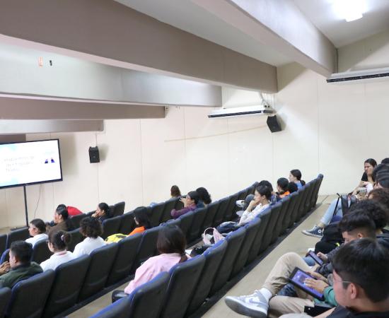 Imparten charla sobre identidades transgénero en el CUSur