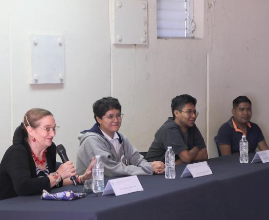 Imparten charla sobre identidades transgénero en el CUSur