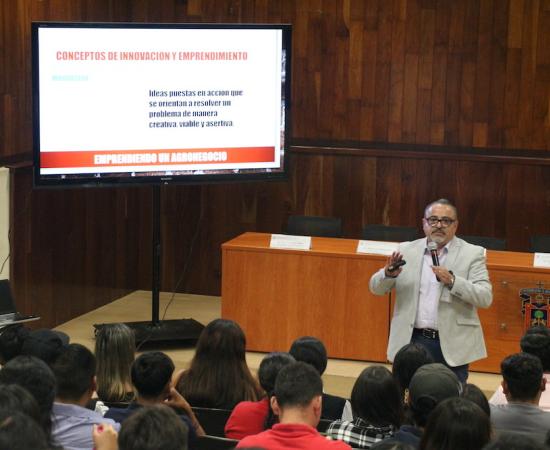 Dan bienvenida al ciclo escolar 2024 A en la carrera de Agronegocios del CUSur