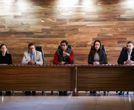 Segunda generación de estudiantes de Cultura Física y Deportes dan el tradicional silbato de salida