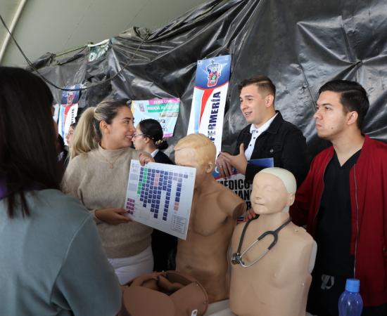 Alrededor de mil alumnos de nivel medio superior asisten a “Una mirada al CUSur”