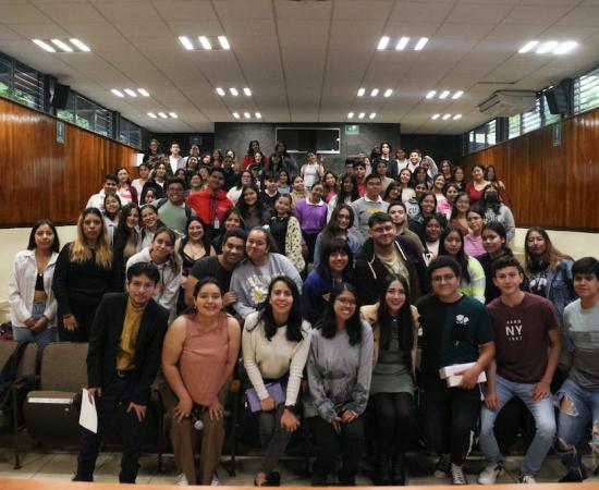 Dictan conferencia sobre el amor consensuado en el Día del Amor y la Amistad