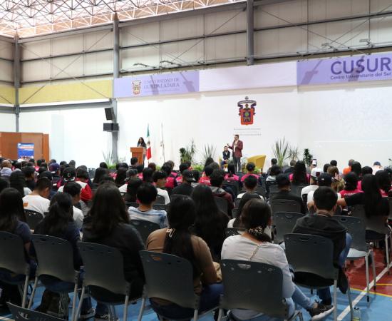 Alrededor de mil alumnos de nivel medio superior asisten a “Una mirada al CUSur”