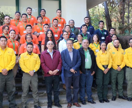 Capacitan a estudiantes del CUSur para combatir incendios forestales