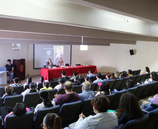 Conmemoran en el CUSur el natalicio del poeta Hugo Gutiérrez Vega