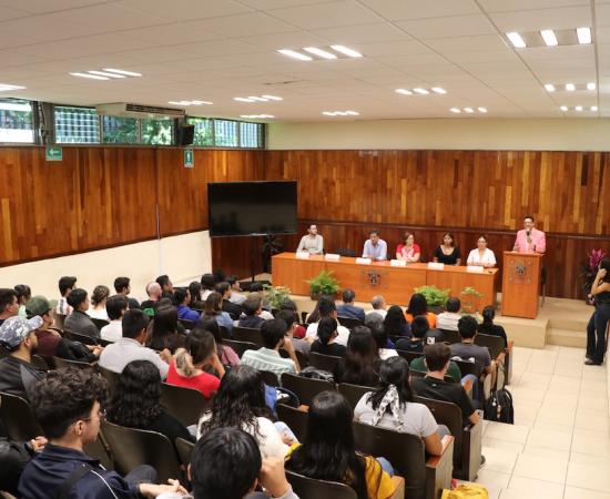 Dan la bienvenida a estudiantes de la División de Ciencias Exactas, Naturales y Tecnológicas