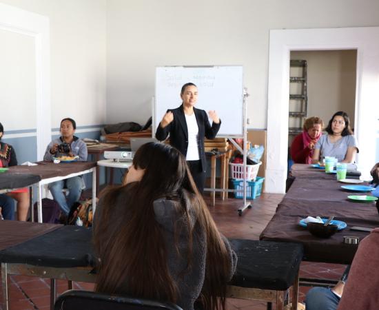 Imparten curso de señalética para senderos en la Casa del Arte