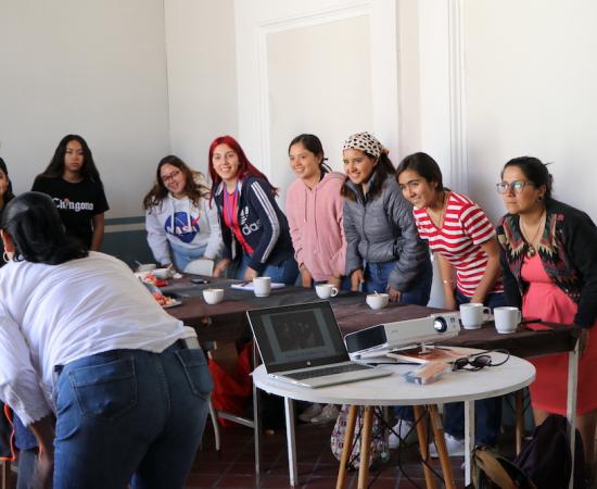 Imparten curso de señalética para senderos en la Casa del Arte