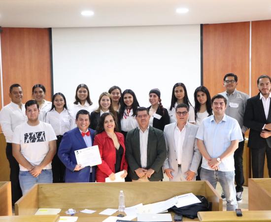 Presentan debate como cierre del taller “Comunicación, debate y oratoria”