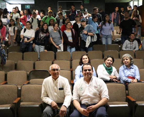 Charlan con alumnos sobre la construcción de la marca personal