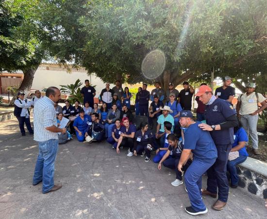 Brigada del CUSur apoya con vacunación antirrábica a municipio de Tonila