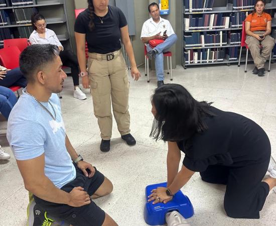 Servicios Académicos del CUSur recibe formación en atención de emergencias