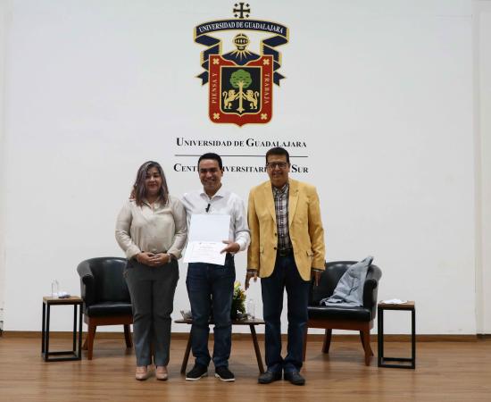 Óscar Murguía, aspirante a la presidencia municipal de Zapotlán el Grande, participa en el Foro de Diálogo con Universitarios en el CUSur