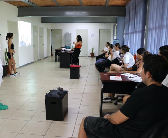 Alumnos de nutrición se certifican con el curso ISAK