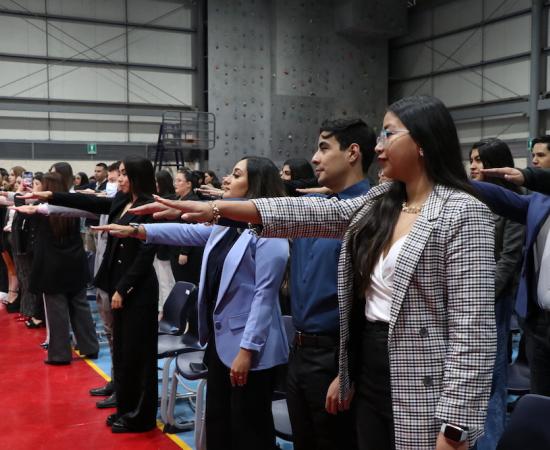 321 egresados del CUSur obtienen sus actas de titulación