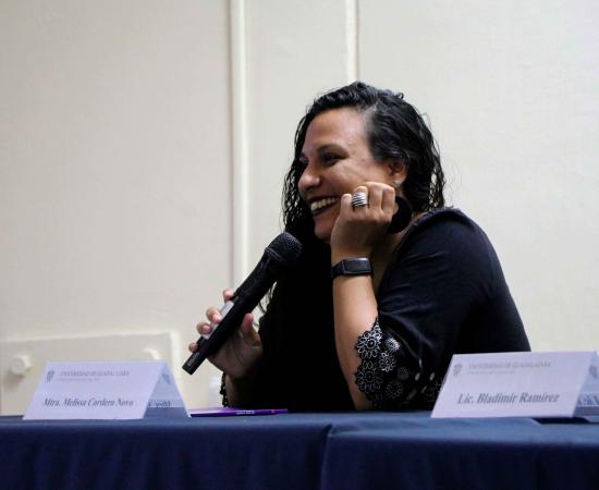 Presentan poemario “Hundir las manos temblorosas” en el CUSur