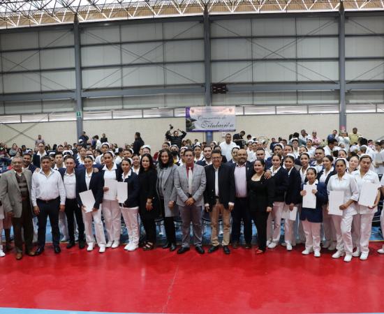 321 egresados del CUSur obtienen sus actas de titulación