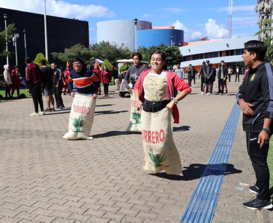 Primera Feria de juegos tradicionales en el CUSur
